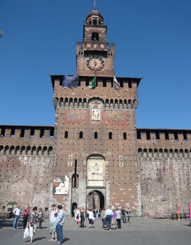 FOTO Del CASTELLO SFORZESCO Di Milano